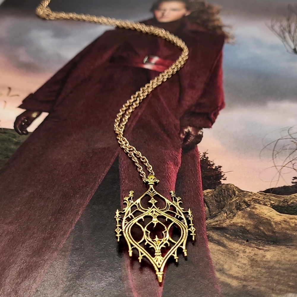 Vintage Gothic Hollow Heart Baroque Design Pendant Gold Necklace